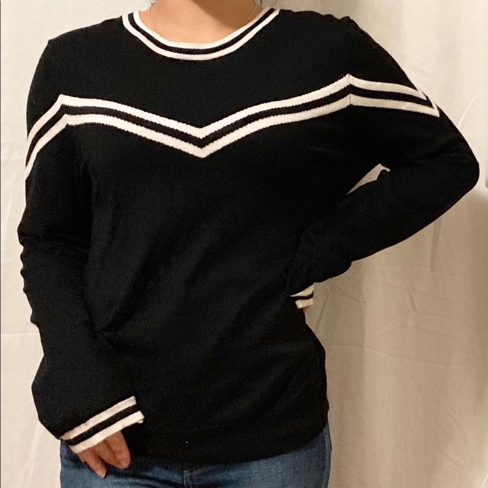 ✨Classy Black and White Framed Sweater ✨